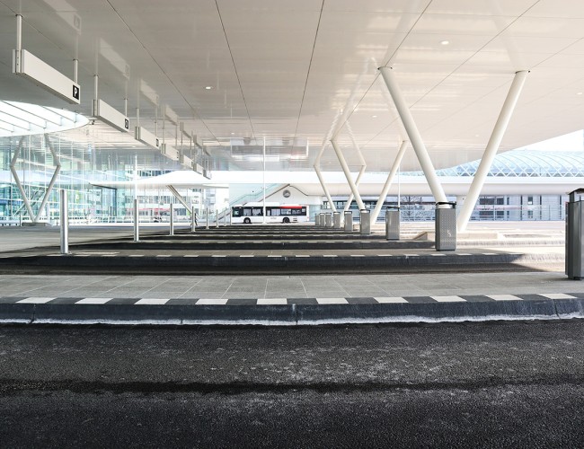 Natuursteen voor Busplatform Den Haag - Mutsaerts BV