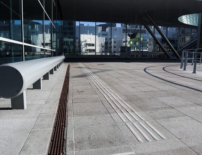 Tactiele vloeren voor stations en busplatform
