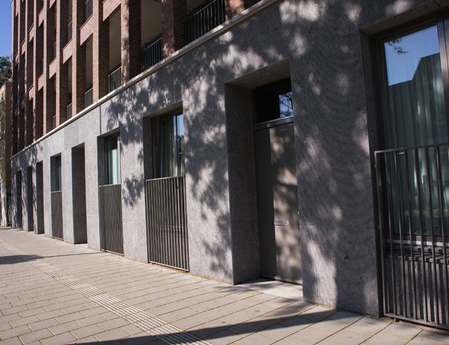 Gevelbekleding voor appartementen door Mutsaerts Natuursteen
